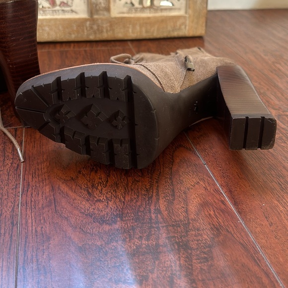 Kenneth Cole tan  7.5 tie up booties. - Picture 4 of 6